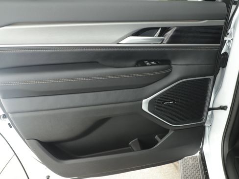 New 2026 Jeep Grand Wagoneer image 12