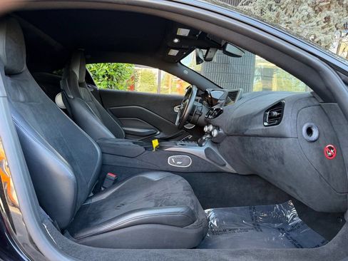 Used 2019 Aston Martin V8 Vantage Coupe RWD image 30