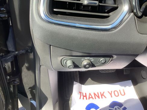 Used 2023 Chevrolet Equinox Premier FWD image 13