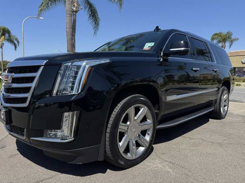 Used 2019 Cadillac Escalade ESV Premium Luxury AWD/4WD image 13