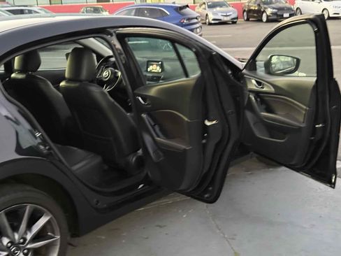 Used 2018 MAZDA MAZDA3 Touring FWD image 48
