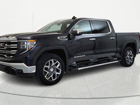 Used 2022 GMC Sierra 1500 SLT w/ SLT Convenience Package image 2