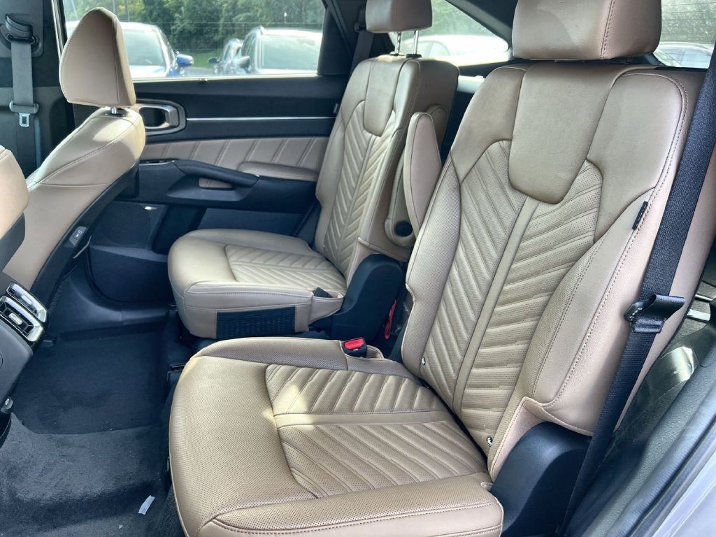 Used 2025 Kia Sorento SX Prestige w/ Olive Brown Leather Package AWD/4WD image 23