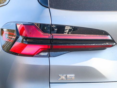 Used 2025 BMW X5 M60i image 9