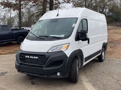 New 2025 RAM ProMaster 2500 w/ Convenience Group FWD image 4