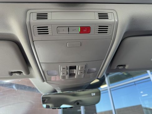 Used 2022 Volkswagen Jetta SE w/ Panoramic Sunroof Package image 24