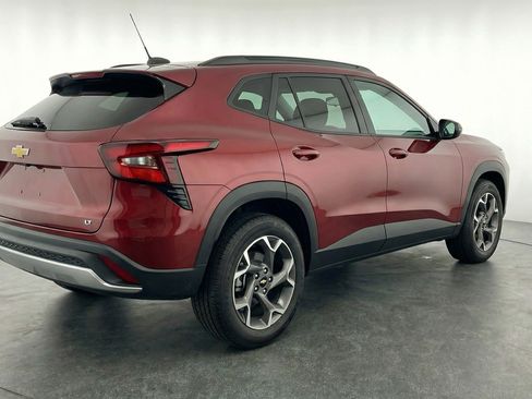 Used 2025 Chevrolet Trax LT w/ LT Convenience Package FWD image 9