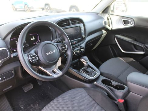 Used 2023 Kia Soul LX w/ LX Technology Package image 21