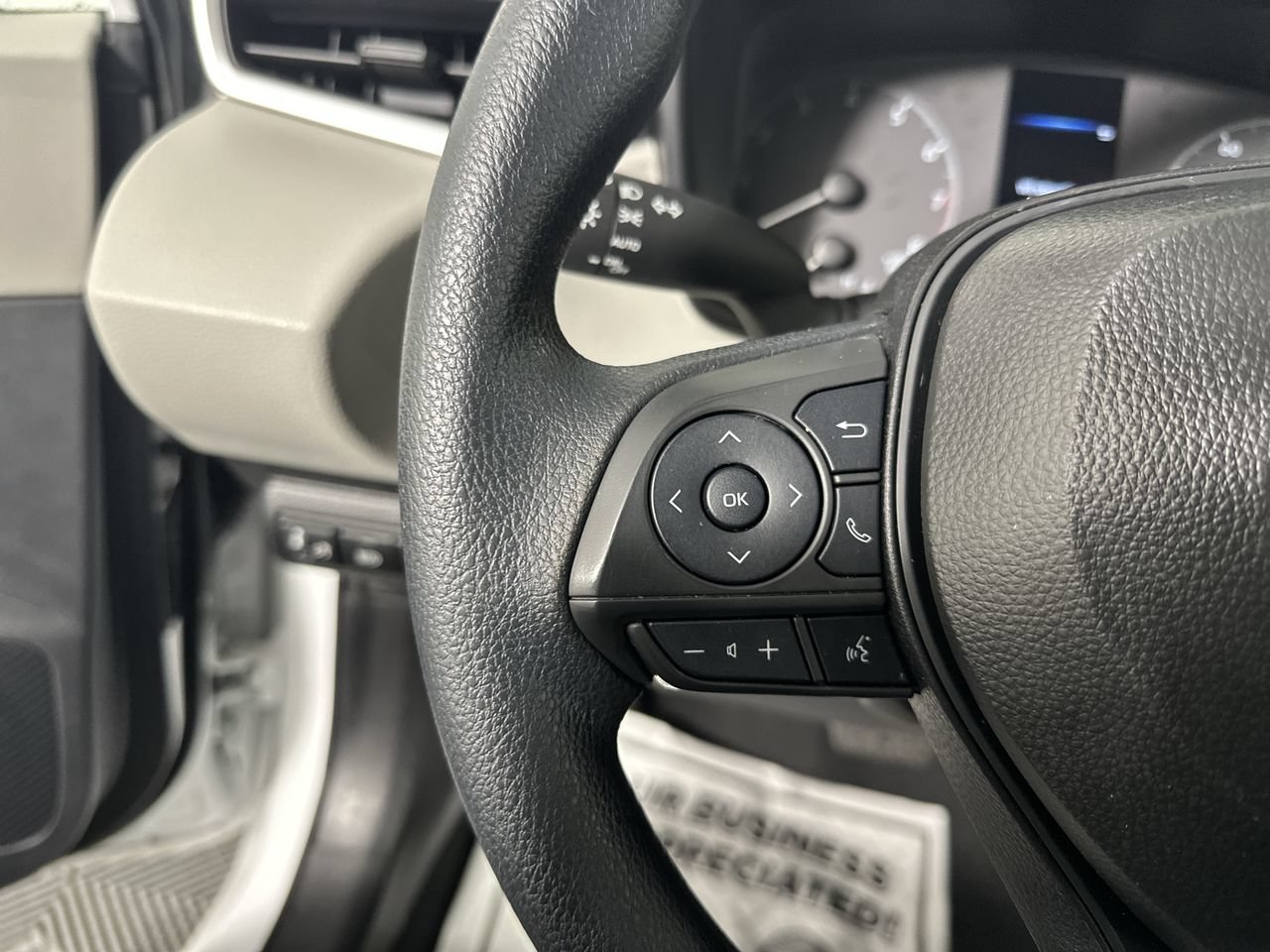 Used 2025 Toyota Corolla LE FWD image 6