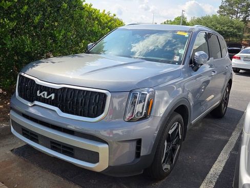 Used 2024 Kia Telluride EX w/ EX Captain's Chair Package FWD image 3