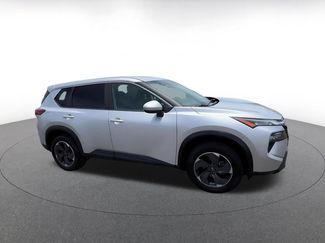 Used 2025 Nissan Rogue SV FWD video 2