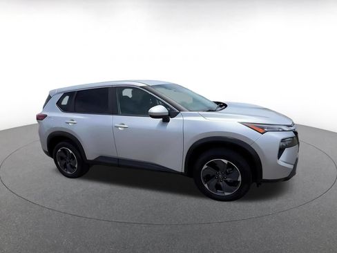 Used 2025 Nissan Rogue SV FWD image 2