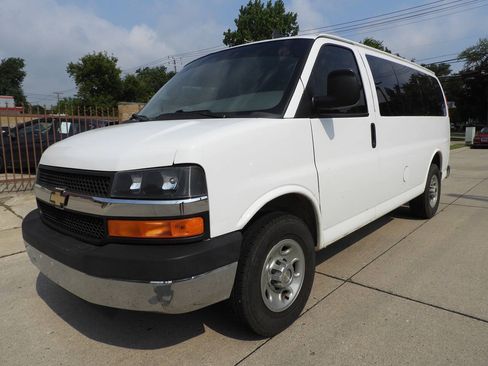 Used 2016 Chevrolet Express 2500 LT w/ LT Preferred Equipment Group RWD image 4