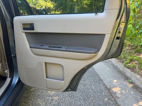 Used 2010 Ford Escape XLT AWD/4WD image 13