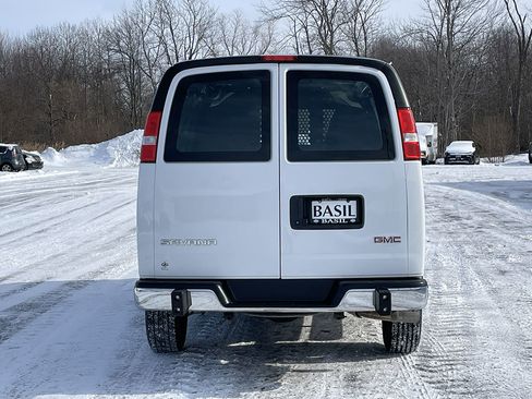 Used 2024 GMC Savana 2500 w/ Driver Convenience Package image 11