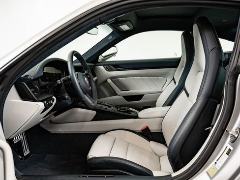 Certified 2025 Porsche 911 Carrera GTS RWD image 5
