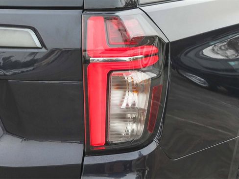 Used 2022 Chevrolet Tahoe Z71 image 11