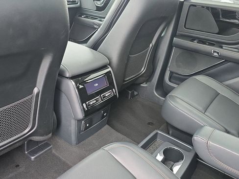 Used 2025 Lincoln Aviator AWD image 32