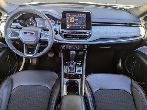 Used 2025 Jeep Compass Latitude image 15