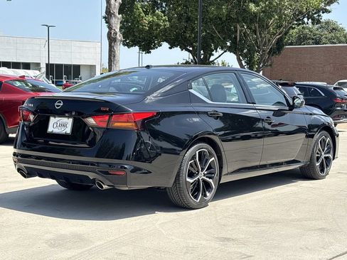 Used 2024 Nissan Altima 2.5 SR FWD image 3