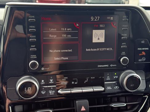 Used 2020 Toyota Highlander LE AWD/4WD image 19