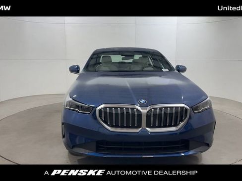 Used 2025 BMW 530i w/ Premium Package image 3