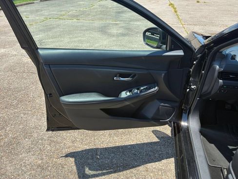 Used 2025 Nissan Sentra SV FWD image 15