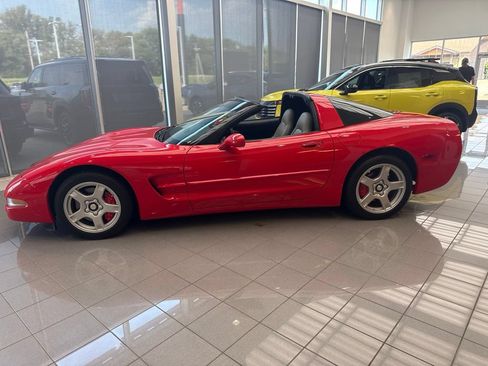 Used 1999 Chevrolet Corvette Coupe RWD image 1