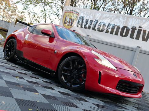 Used 2017 Nissan 370Z Coupe RWD image 1