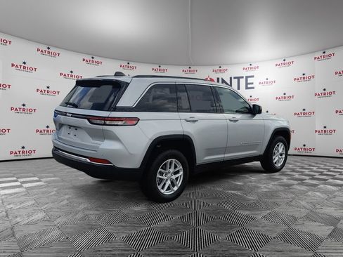 Used 2025 Jeep Grand Cherokee Laredo X w/ Trailer Tow Package AWD/4WD image 6