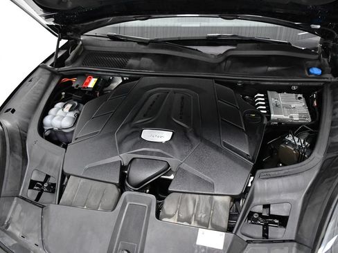 Used 2020 Porsche Cayenne AWD/4WD image 6