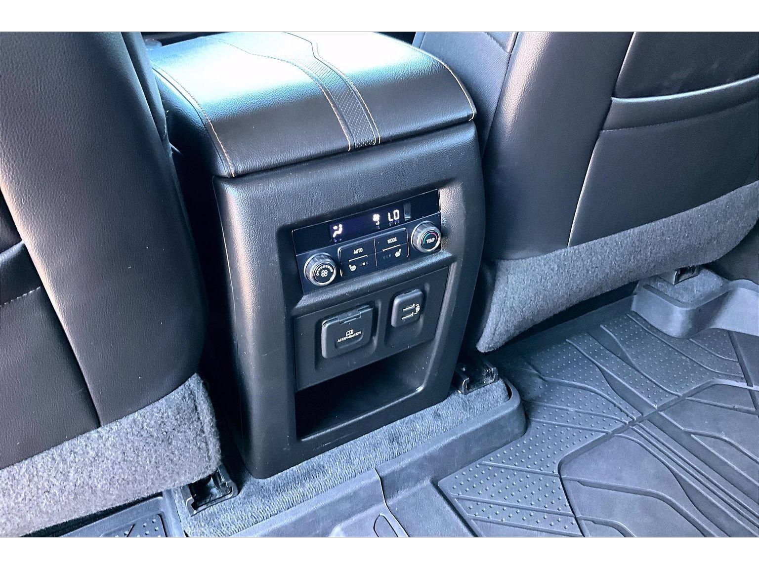 Used 2021 Chevrolet Traverse Premier AWD/4WD image 13