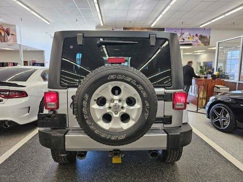 Used 2017 Jeep Wrangler Unlimited Sahara AWD/4WD image 5