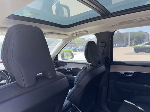 Used 2025 Volvo XC90 B6 Plus image 5