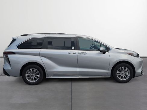 Certified 2025 Toyota Sienna XLE w/ XLE Plus Package FWD image 6