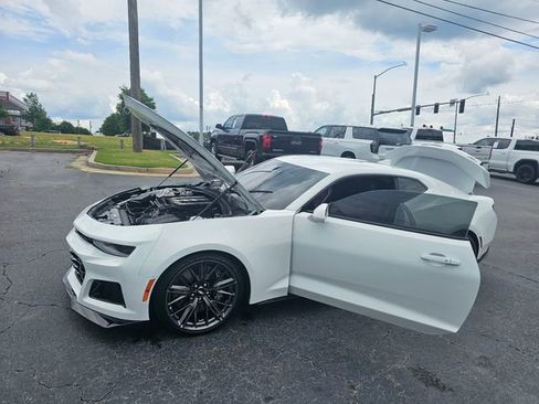 Used 2018 Chevrolet Camaro ZL1 RWD image 10