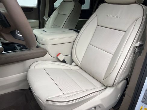 New 2026 GMC Yukon Denali w/ Denali Reserve Package AWD/4WD image 10