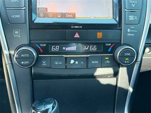 Used 2017 Toyota Camry XSE image 31