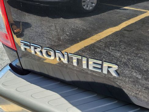 Used 2014 Nissan Frontier SV RWD image 7
