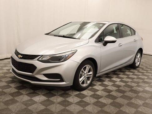 Used 2018 Chevrolet Cruze LT image 1