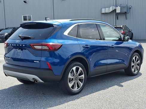 Used 2023 Ford Escape Platinum w/ Premium Technology Package AWD/4WD image 4