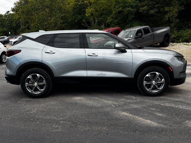 Used 2025 Chevrolet Blazer LT FWD image 9