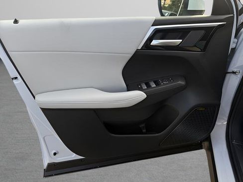 New 2026 Mitsubishi Outlander SE image 11