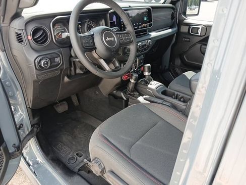 Used 2025 Jeep Gladiator Rubicon AWD/4WD image 47