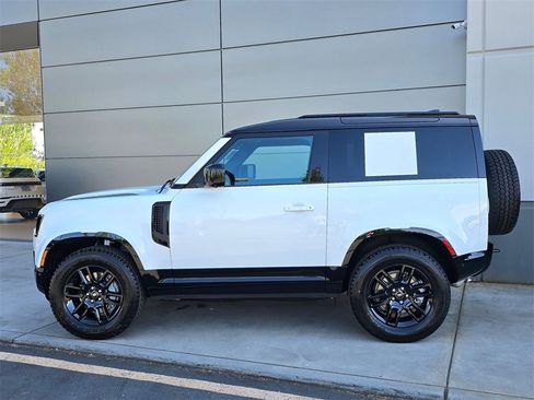 New 2025 Land Rover Defender 90 X-Dynamic SE image 4