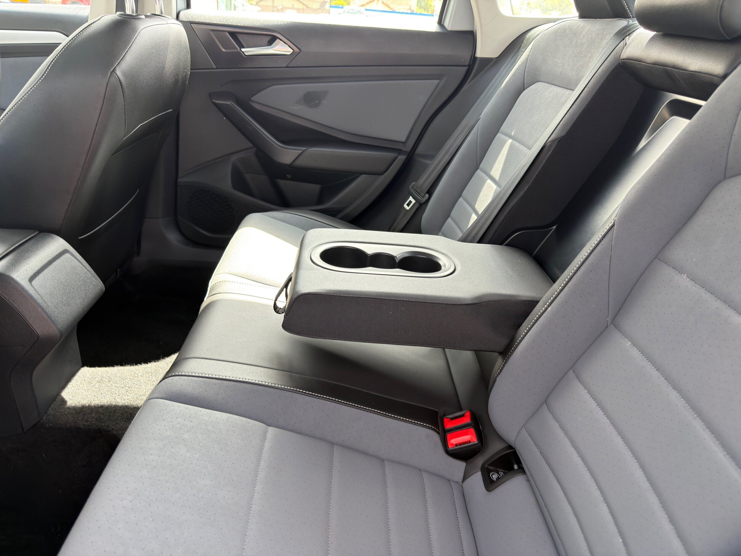 Used 2025 Volkswagen Jetta SE FWD image 18