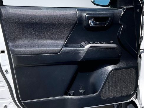 Used 2019 Toyota Tacoma TRD Sport w/ Technology Package RWD image 13