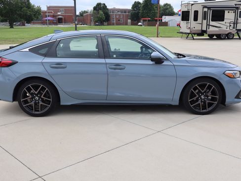 Used 2023 Honda Civic Sport Touring image 4