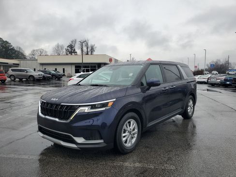 Used 2022 Kia Carnival LX image 3