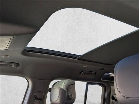 Used 2022 Land Rover Defender 110 X-Dynamic HSE AWD/4WD image 16